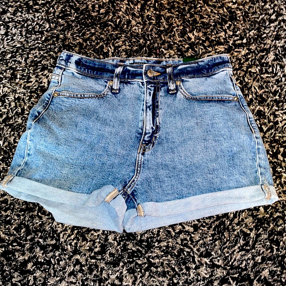 Super cute denim shorts